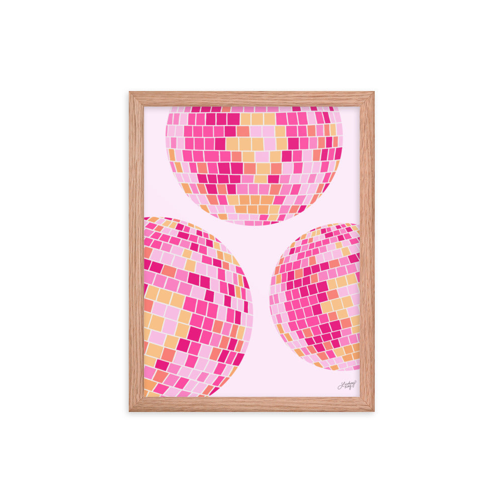 Ilustración de bolas de discoteca (paleta rosa/amarilla) - Impresión mate enmarcada